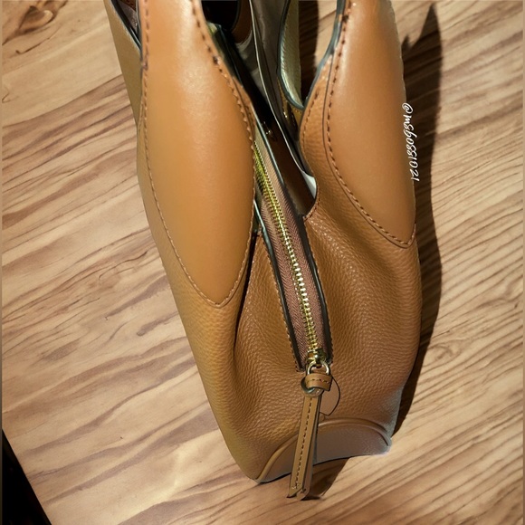 Michael Kors Kelsey Pebbled Leather Shoulder Bag in Luggage NWT - Picture 5 of 6